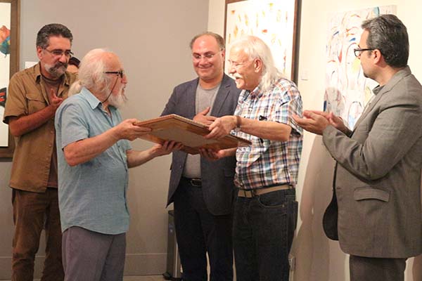در افتتاحیه نمایشگاه تجسمی "بربال های کودکی" مطرح شد؛ اکبرنیکان پور: برای هنرپایانی وجود ندارد